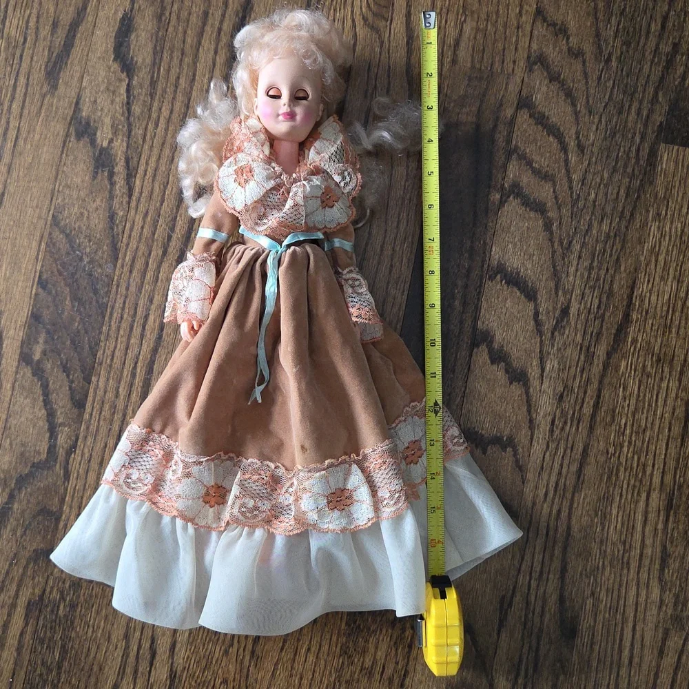 Vintage Uneeda Doll Co Blonde Fashion Doll Lace Victorian Dress Blue Eyes 17